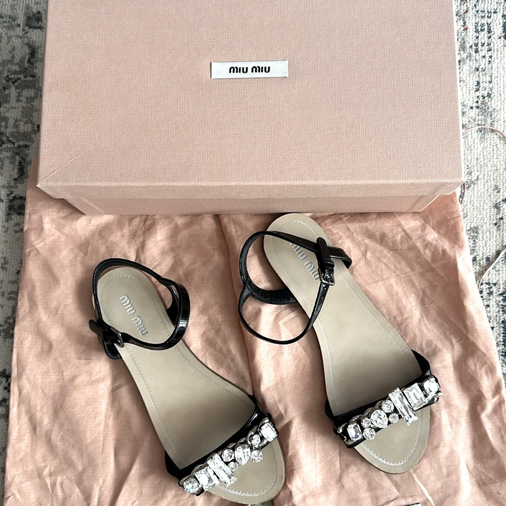 Miu Miu flat vernice nero sandals size 6.5